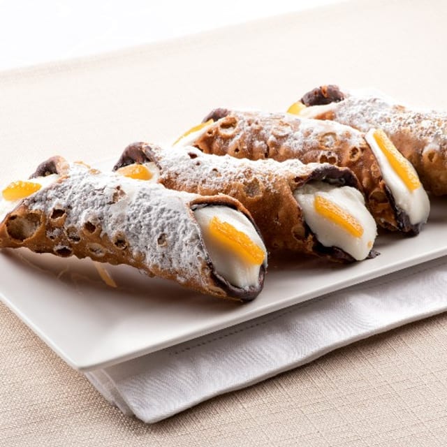 Cannoli.